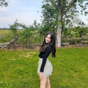 Meet your Posher, Emily